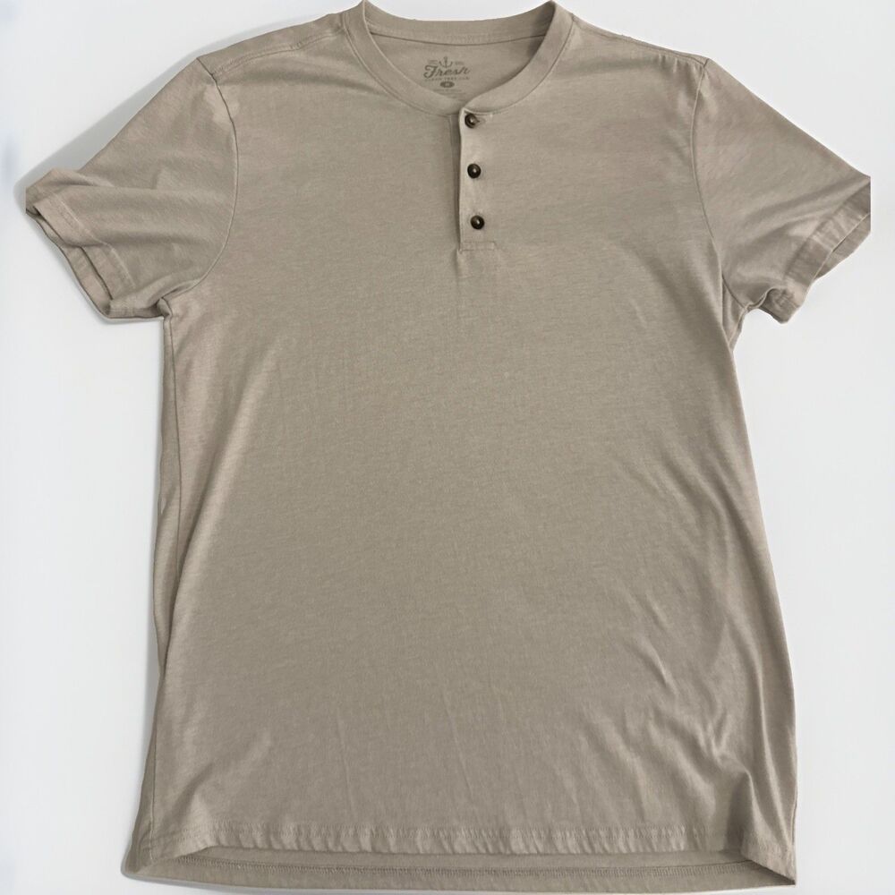 Fresh Clean Tees Men’s Medium Gray Henley T-Shirt Short Sleeve Casual